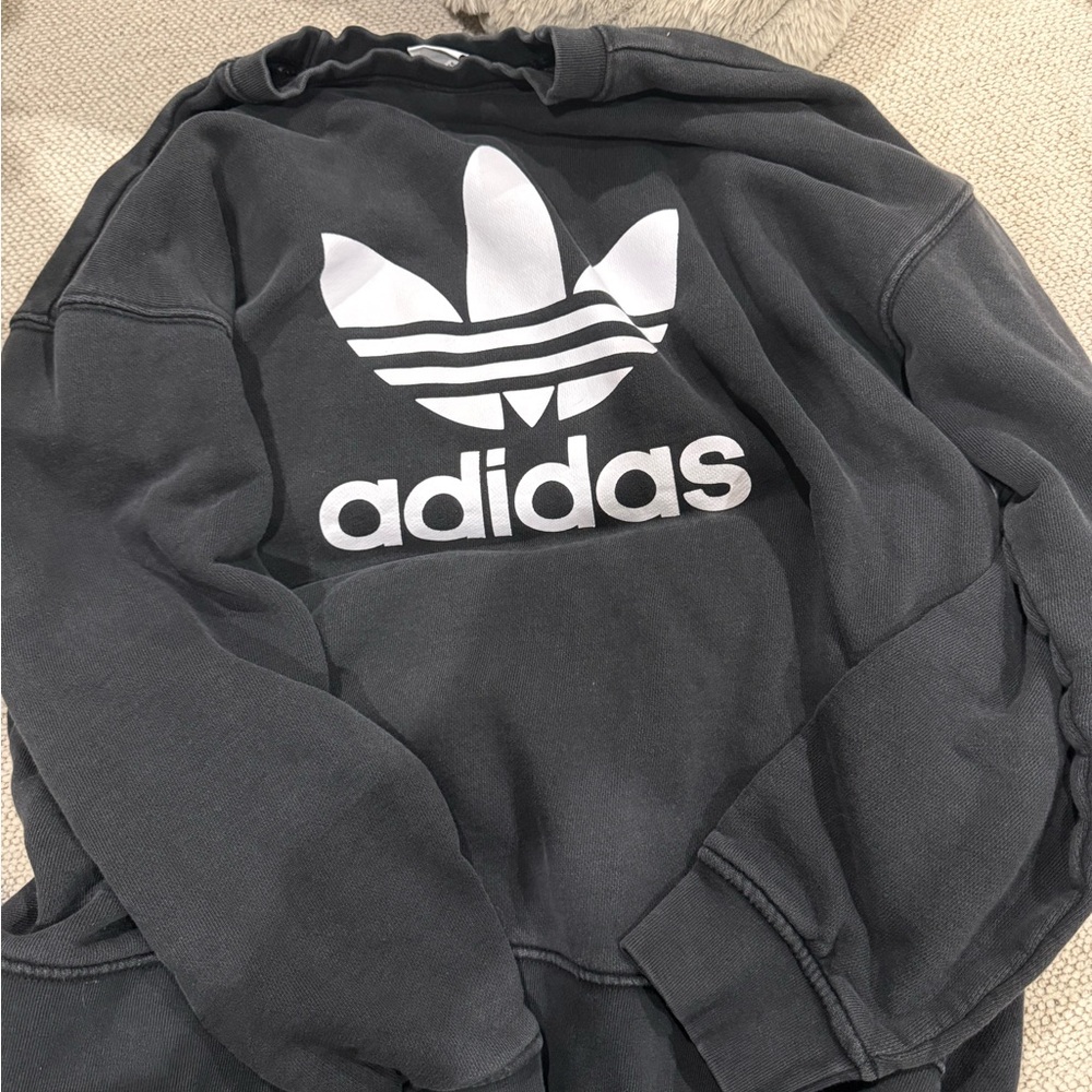 Adidas classic Black crewneck with Logo